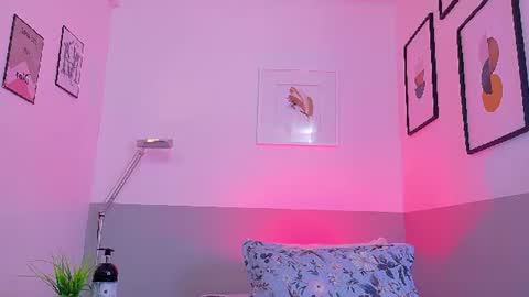 cutepetitee online show from June 27, 4:24 pm