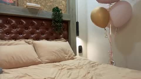 Kim online show from February 8, 2:09 pm