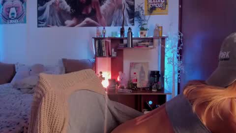 cuteweed420 online show from September 25, 7:59 am