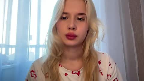 Chloe online show from April 25, 3:19 am