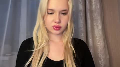 Chloe online show from May 26, 3:40 pm