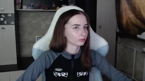 Cutti Crystal online show from November 4, 2:57 am