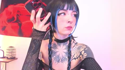 cel I am independent Help me reach 200 thumbs up uwu online show from October 30, 4:02 am