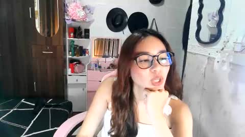 Lilith  online show from May 19, 2:24 pm
