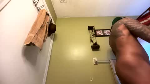 sexy tatted king bbc online show from October 6, 6:04 pm