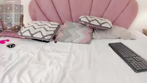 Snapshot of daddysgirrl1_ chatting on September 25, 11:01 pm Bethany online show from September 25, 11:01 pm