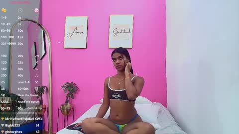 Snapshot of daddysneakinme chatting on February 25, 7:38 pm Anny  online show from February 25, 7:38 pm