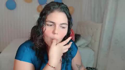 Snapshot of daeneryslove_doll chatting on October 23, 2:18 pm daeneryslove_doll online show from October 23, 2:18 pm
