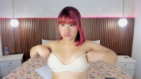 dafne_evaans online show from April 23, 12:13 pm
