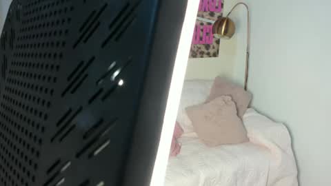 dafne_hillss online show from May 28, 11:41 am