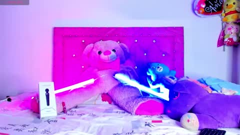 Snapshot of dahiangomezz chatting on March 8, 6:37 pm    online show from March 8, 6:37 pm