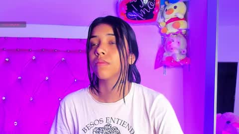 Snapshot of dahiangomezz chatting on February 9, 8:21 am    online show from February 9, 8:21 am