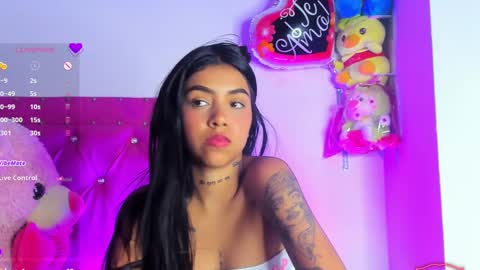 Snapshot of dahiangomezz chatting on March 5, 11:17 am    online show from March 5, 11:17 am