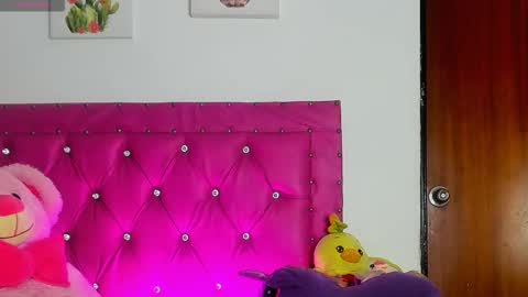 Snapshot of dahiangomezz chatting on October 21, 5:05 pm    online show from October 21, 5:05 pm