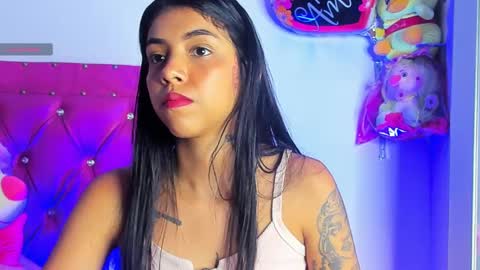 Snapshot of dahiangomezz chatting on February 23, 11:33 am    online show from February 23, 11:33 am