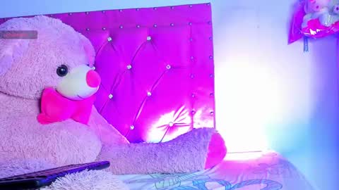 Snapshot of dahiangomezz chatting on February 19, 8:44 am    online show from February 19, 8:44 am