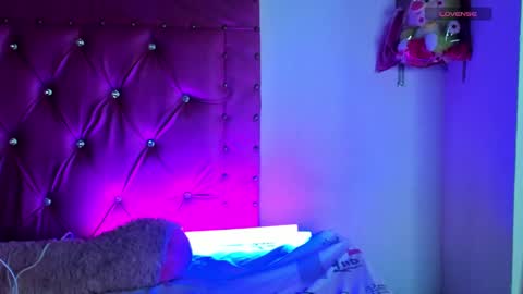 Snapshot of dahiangomezz chatting on March 6, 8:19 am    online show from March 6, 8:19 am