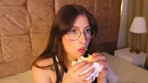 Lauren            online show from March 25, 4:08 am