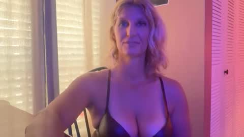 Daisy137 online show from March 5, 4:38 pm