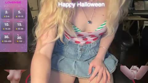 DaisyDivine online show from October 31, 12:05 pm
