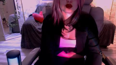 Daisy online show from March 13, 3:48 pm