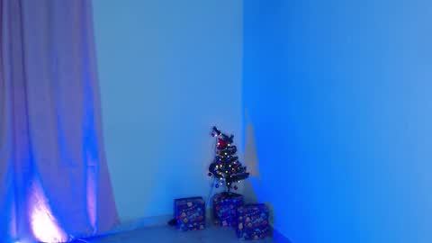 VALENTINA  online show from December 20, 8:10 am