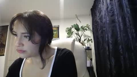 IG  dakotasofiaa online show from January 21, 2:00 am