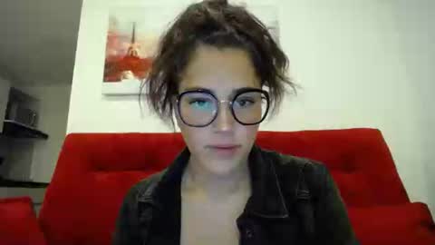 IG  dakotasofiaa online show from December 1, 4:32 am