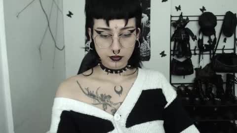 dakota online show from October 31, 10:04 am