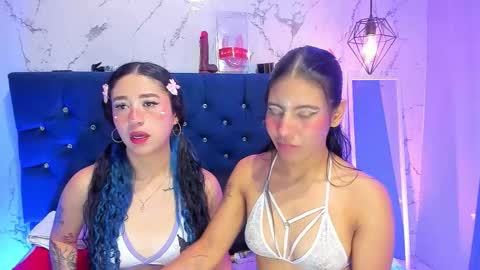 dakotaa_johnson online show from March 17, 9:53 pm