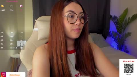 dakottaa__ online show from March 4, 11:43 pm