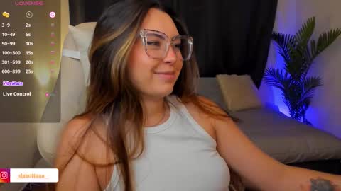 dakottaa__ online show from January 14, 11:46 pm