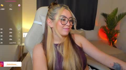 dakottaa__ online show from May 27, 12:39 am