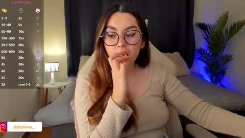 dakottaa__ online show from October 21, 11:52 pm