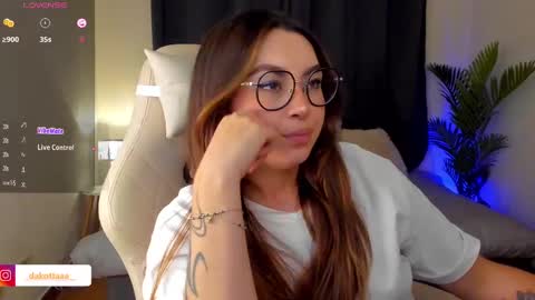 dakottaa__ online show from September 27, 12:30 am