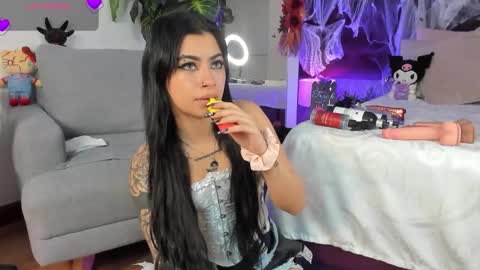 Snapshot of dakottahill chatting on October 16, 6:13 am   online show from October 16, 6:13 am