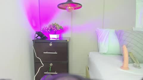 D A L I L A online show from February 9, 7:05 pm