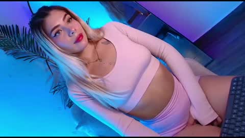 dalilathoms online show from January 15, 8:28 pm