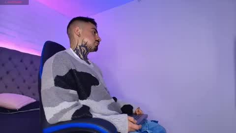 Dallas whitee online show from March 26, 8:25 pm