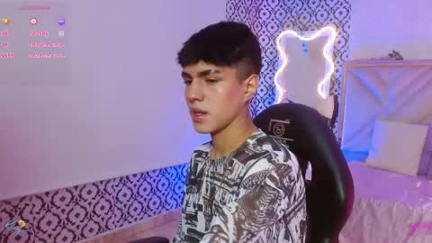 damian_tay online show from May 28, 11:41 am