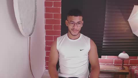 instagram damiannreed. online show from January 13, 2:32 pm