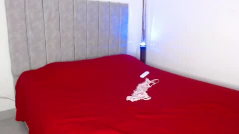 Ela and Santi online show from January 10, 2:33 pm