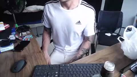 daniel_velez26 online show from June 18, 5:07 pm