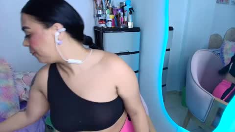 Snapshot of danielacortes03 chatting on October 8, 8:04 pm I think I will close this page please leave me a message if you want to know about me online show from October 8, 8:04 pm