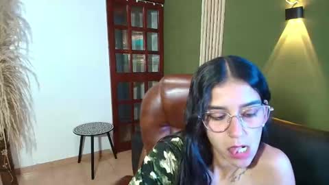 Snapshot of danielamonroe chatting on October 21, 8:56 pm danielamonroe online show from October 21, 8:56 pm