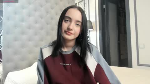 Mia online show from December 20, 11:06 am