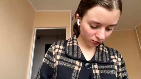 Mia online show from November 1, 8:02 am