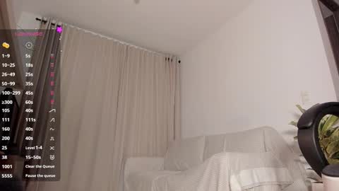 Snapshot of danielvg686413 chatting on October 26, 4:24 am Masked online show from October 26, 4:24 am