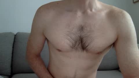 Snapshot of danishguysdicks chatting on October 28, 7:31 am Buzzy online show from October 28, 7:31 am