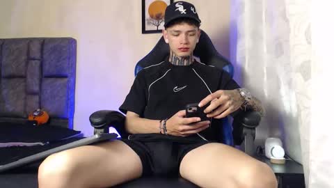 Dann Brown online show from April 2, 2:52 am